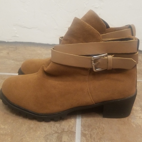 Short boots - Picture 1 of 1